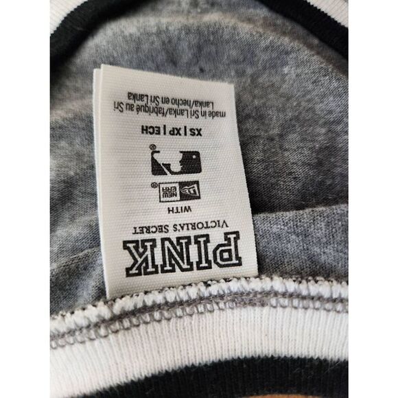 MLB PINK Chicago White Sox XS grey v neck, short sleeved top. Chicago is in blac - Picture 4 of 6